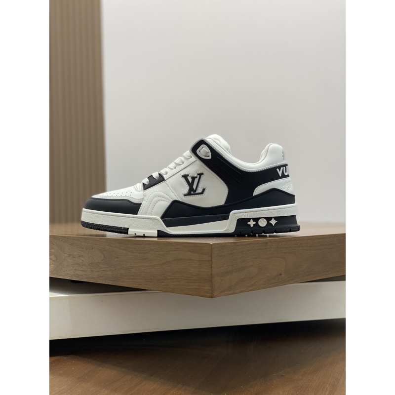 l**is V*t*n sneakers
